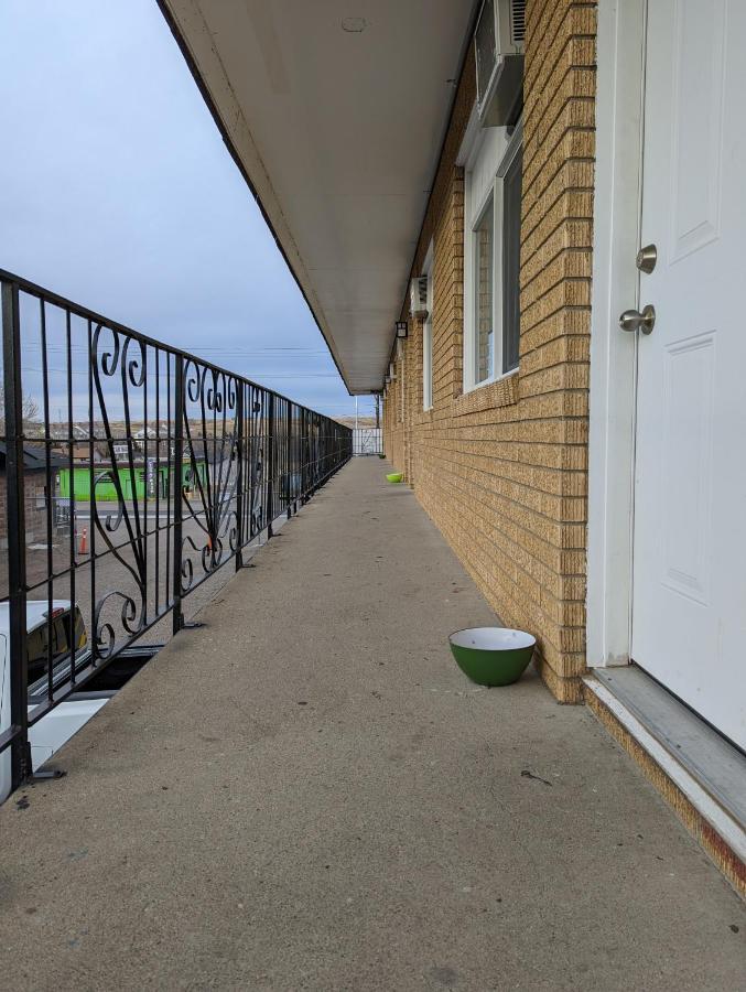 Riverside Motel Medicine Hat Esterno foto