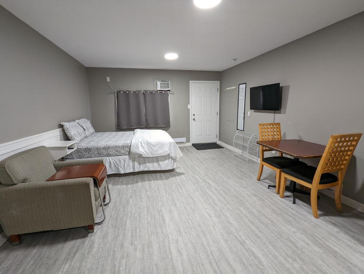 Riverside Motel Medicine Hat Esterno foto