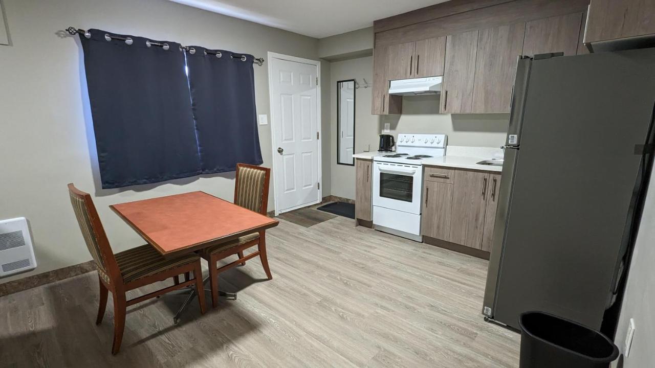 Riverside Motel Medicine Hat Esterno foto